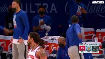 [Highlight] Quickley hits a long 3 and the crowd are loving it
