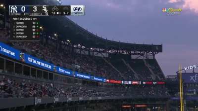 [Highlight] Luis Robert jacks foul ball out of the ballpark