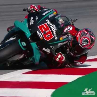 MotoGP rider Fabio Quartararo dragging tricep