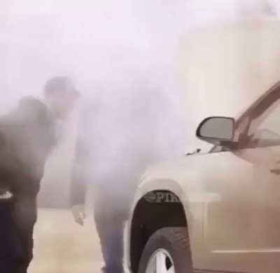 Rewarding strangers for their kindness