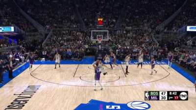 [Highlight] Grant Williams runs at Giannis like a maniac to disrupt his 3-point attempt