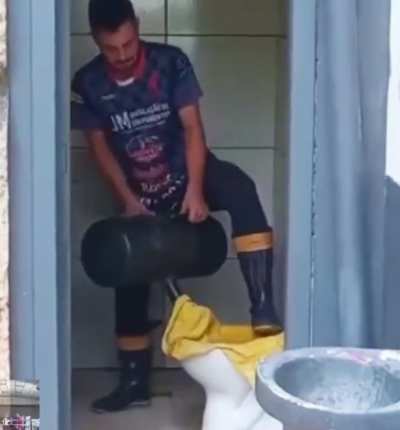 How not to unclog a toilet ?