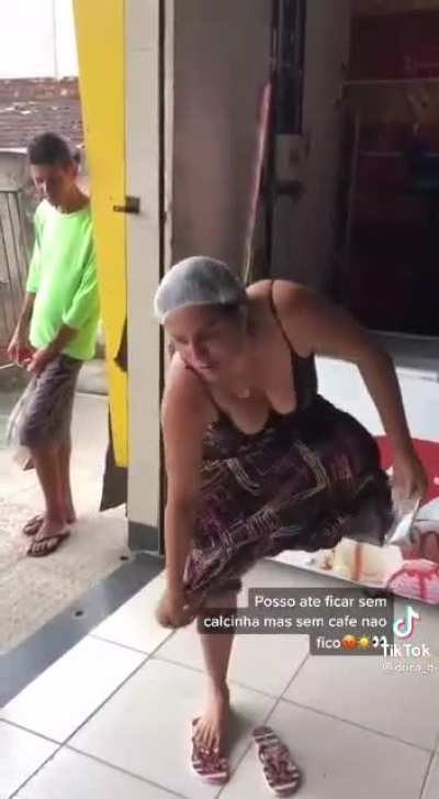 She had no mask, but found the solution