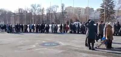Hangry for sugar? ?‍♂️?‍♂️?‍♂️Meanwhile in Russia... The line for sugar on Theater Square in the center of Saratov
