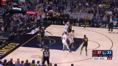 [Highlight] Caris LeVert puts the CLAMPS on Klay Thompson for an entire possession ?