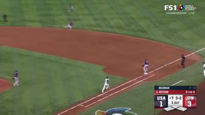[Highlight] Ohtani shows off his speed by legging out an infield single
