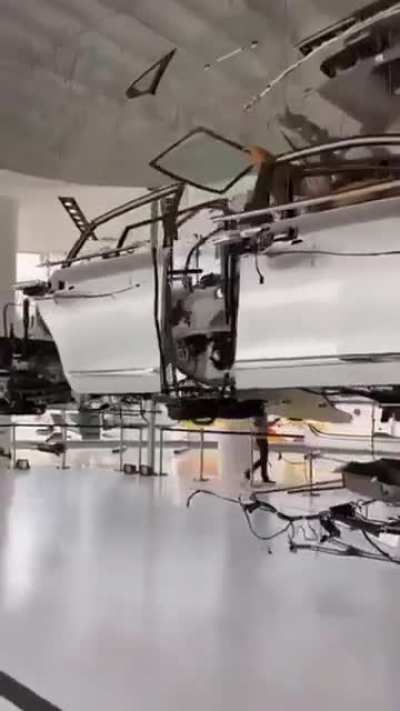 Magnificent view of 30,000 parts of a car, "exploded" by the Dutch artist Paul Veroude!!!