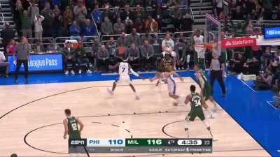 [Highlight] Fiserv Forum rejoices chicken wings as Embiid misses both FTs as Giannis gives one himself for the charge