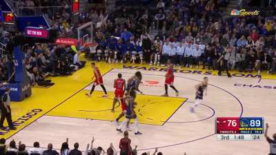 [Highlight] Jordan Poole Hits the Logo 3 Giving Him 29 Points on 11/15 Shooting with Less Than 2 Minutes Left in the 3rd