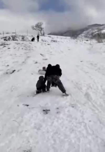 Dad got some quick reflexes to save his kids.