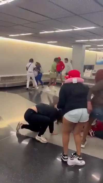 I just wanna get my luggage ?‍♂️