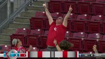 [Highlight] Joey Votto bangs his 27th HR of the year, a three run bomb to give the Reds the lead.