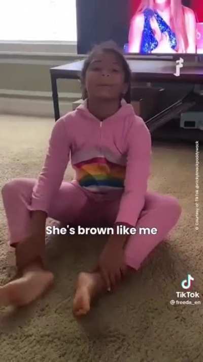 Little girls' reactions when they see that the little mermaid is black