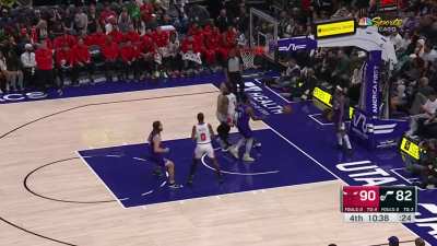 [Highlight] Andre Drummond secures the steal and finishes with the crafty euro step at the rim