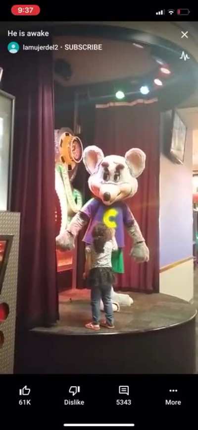 Not really cringe but idk where else to post it. Chuck E is creepy now