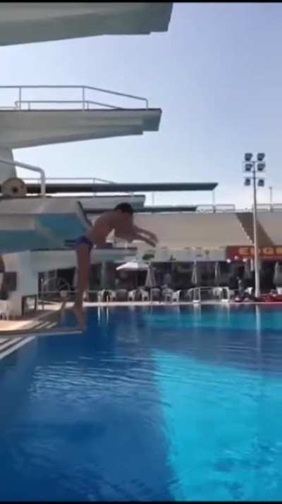 To land perpendicular to the water surface