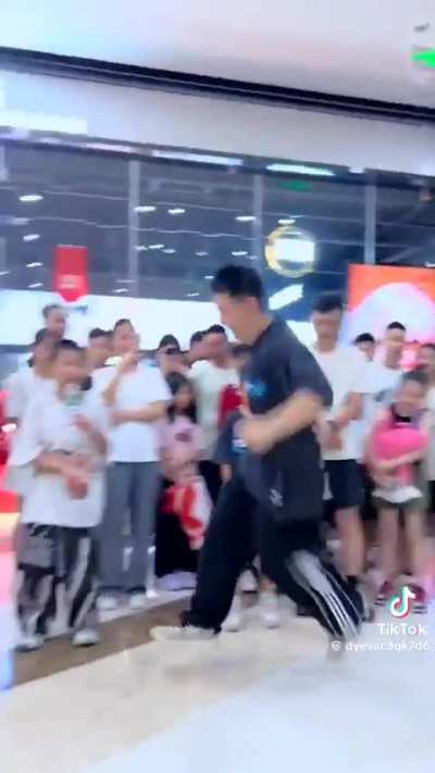 First time seeing this floating technique