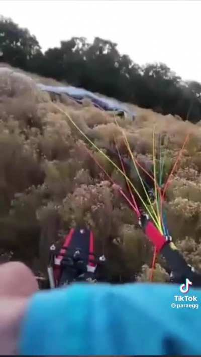 After a Paramotor crashes into water, this guy saves his friend from an almost certain death
