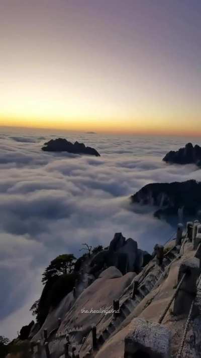 Trail above Huangshan mountain, China
