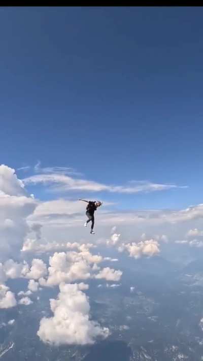 Freestyler performing tricks during classical skydiving.