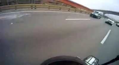 Illegal public transportation being chased by police after hit an inspector. (Peru)