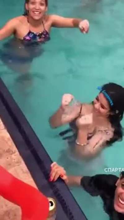 HMC while her extra boob floats to the surface