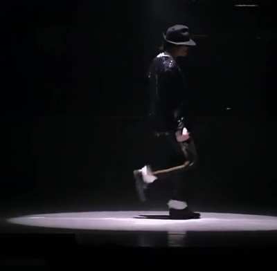 Michael Jackson’s masterful Billie Jean dance solo