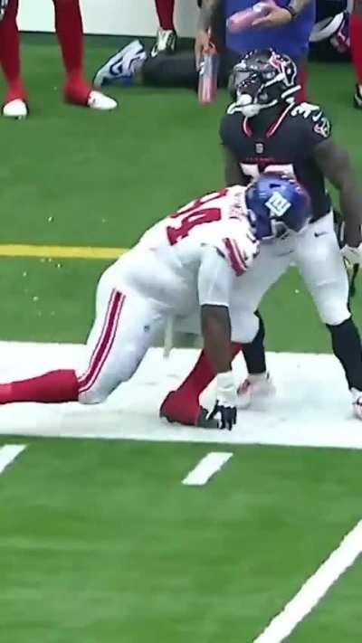 To outrun the lineman