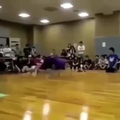 This guy is really good at breakdancing