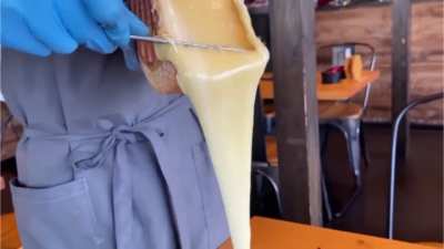 That cheese pour
