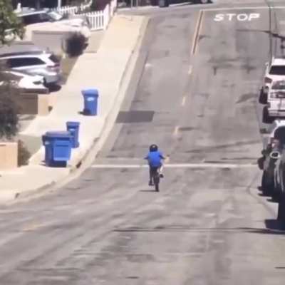 This kid crashing into trash cans syncs up perfectly with Phil Collins' "In The Air Tonight"