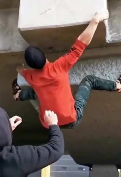 Impressive climbing and grip strength