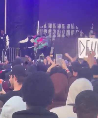 To run on stage