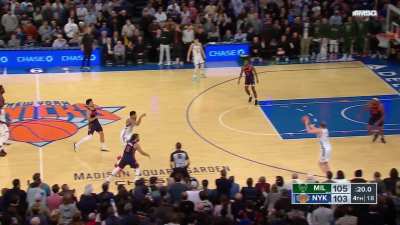 [Highlight] The Bucks dazzle the Knicks with some good passing to dodge the foul and end up with a Lopez reverse dunk!