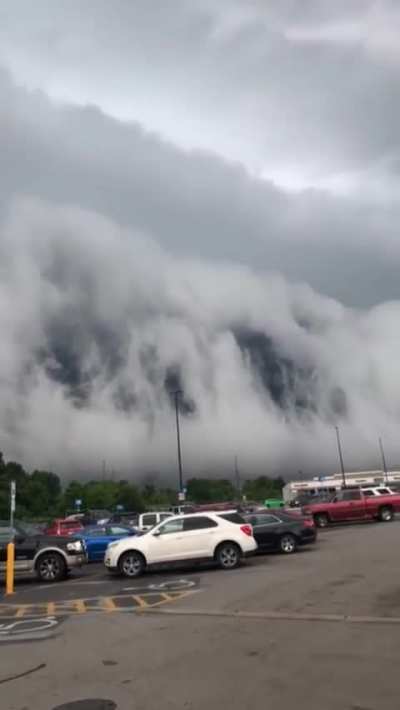 ? A massive shelf cloud passing through the Illinois sky
