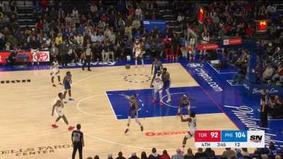 [Highlight] Raptors overpassing leads to a steal and open dunk by Tobias Harris