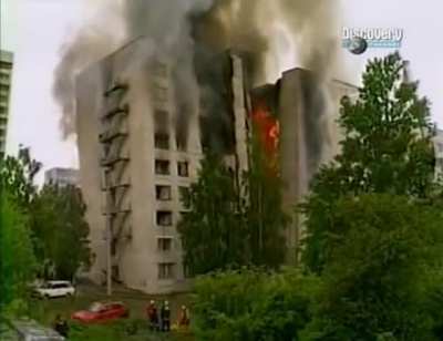 Cracks appeared in a 9 story hostel building and it was evacuated then deemed a "false alarm" by authorities after a inspection. 3 months later it collapsed, killing four people. St Petersburg, Russia 6/3/2002