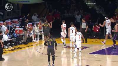 [Highlight] Javale McGee blocks Ben McLemore’s shot out of bounds, then retrieves it to sign an autograph