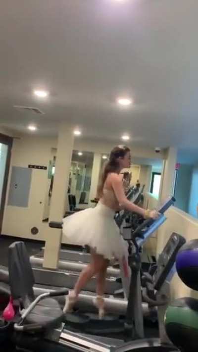 HMC while i do ballet excesses in the gym