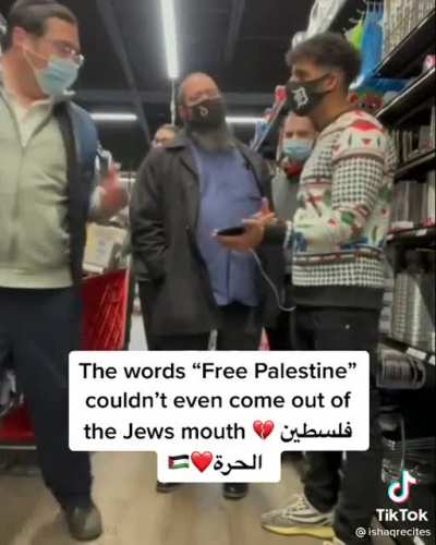 Arabic guy goes around asking Jewish Americans to say ‘free Palestine’ because... they’re Jews ?‍♂️