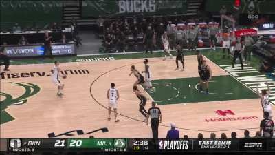 [Highlight] Middleton hits a 3, Kyrie gives away the ball, Lopez splashes a 3.