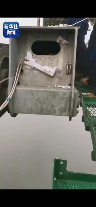Knocking a metal box on top of cable car