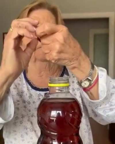 Nana doing a magic trick ?