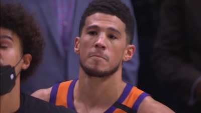 [Highlight] Mark Jackson praises Monty Williams for taking Devin Booker out so "he doesn't foul out" while ESPN puts up a graphic showing Booker already fouled out