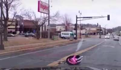 WCGW not properly strapping in a car seat