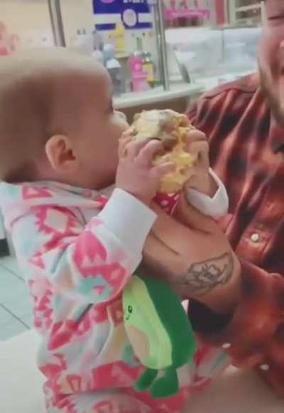 Baby gets first taste of ice cream ?