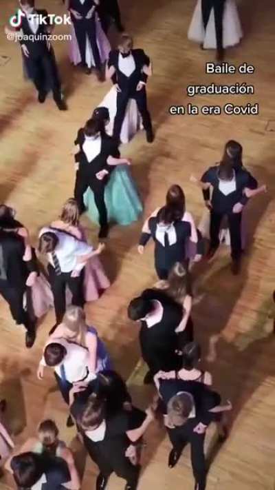This "Pandemic-Friendly" graduation dance in Spain.