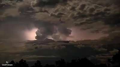 ? Thunderstorm Time-lapse (OP : u/CommonSchemeForYou) ?