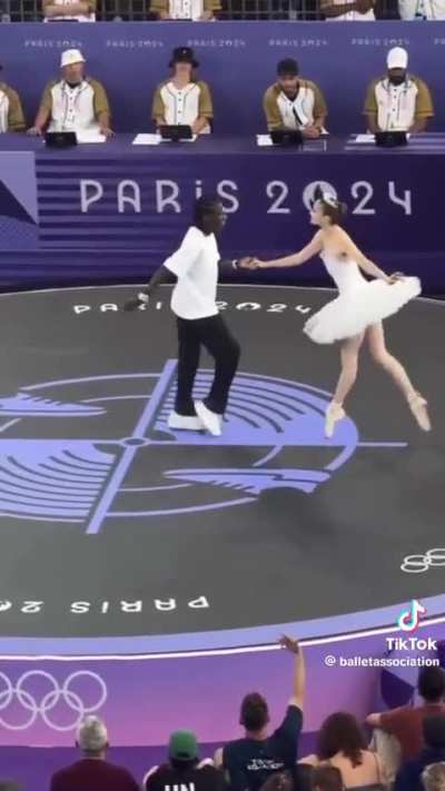 opposite dancing styles but still a great team ^^ ?