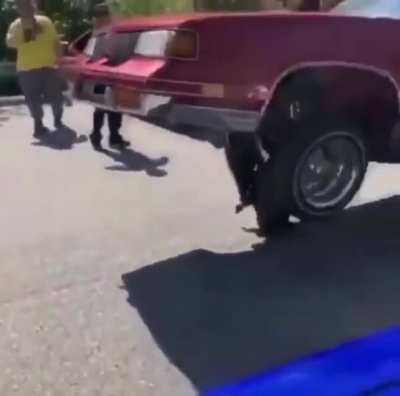 Puttin' hydraulics in cars takes skillz that this dude didn't have